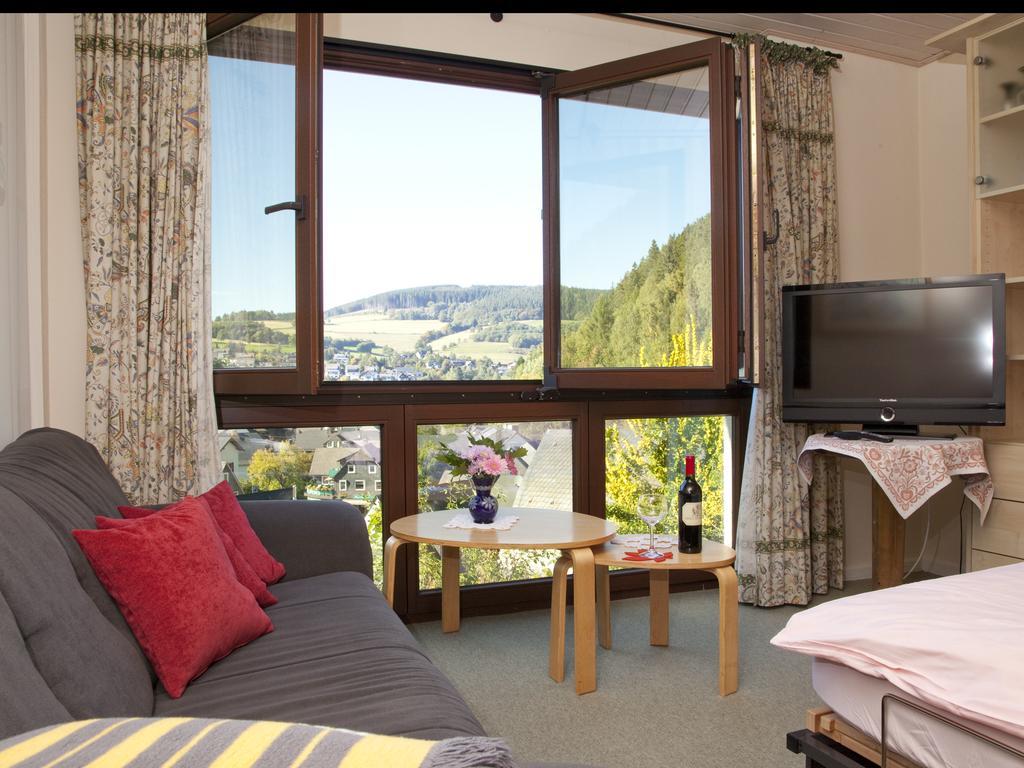 Cafe Alt Willingen Apartman Szoba fotó